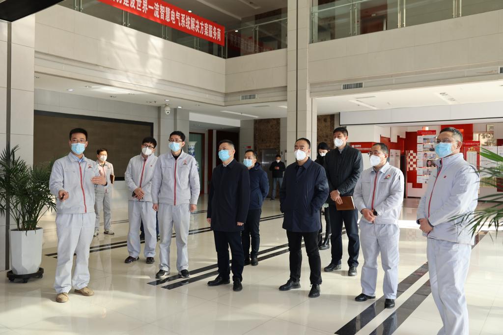 西安市经开区管委会主任贾强一行到利来国国际最给力的老牌有限督导检查清静生产及企业运营情形-利来国国际最给力的老牌