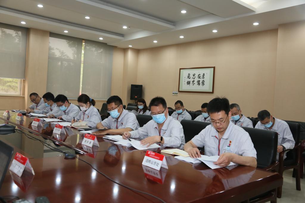 西开有限党委组织召开理论学习中心组学习（扩大）聚会 -西安西电高压开关有限责任公司