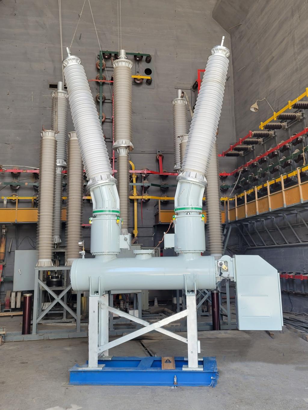 主题教育·建新功 | 科技登高——西开有限252kV分相罐式断路器研制乐成-西安西电高压开关有限责任公司