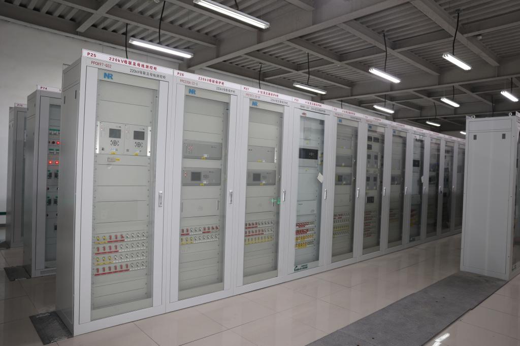 集智聚力见行动 决战百日建新功 | 西开有限“伊吾氢能环？？？萍加邢薰窘220千伏变电站”项目顺遂送电-西安西电高压开关有限责任公司