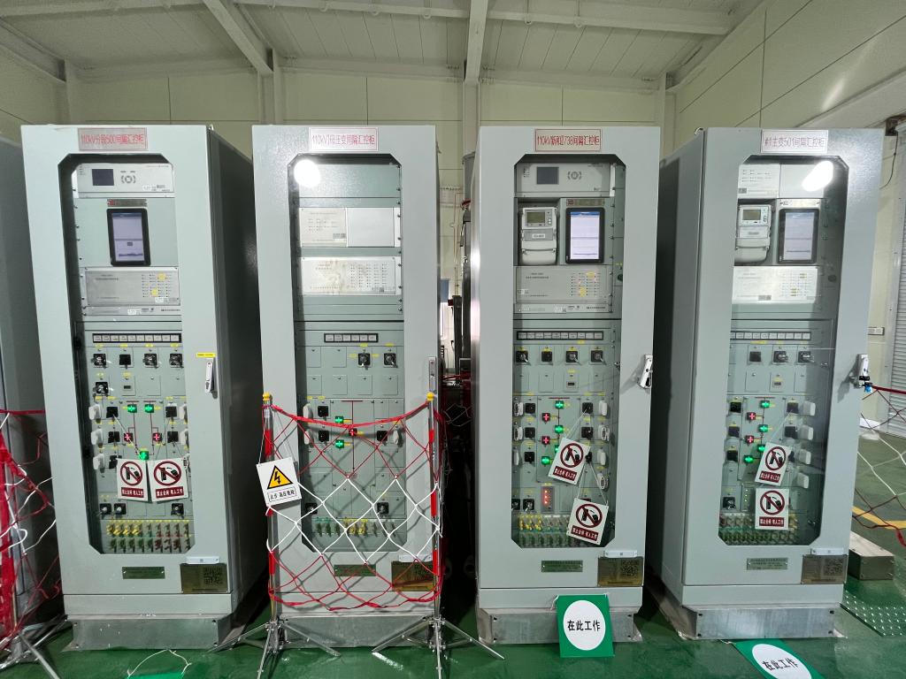 主题教育 · 建新功 | 科技登高——西开有限自研GIS就地监测显示装置实现首次工程应用-西安西电高压开关有限责任公司