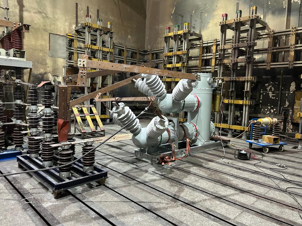 主题教育·建新功 | 科技登高——西开有限40.5kV GIS项目顺遂通过所有型式试验 -西安西电高压开关有限责任公司