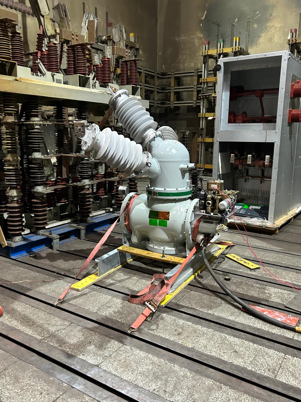主题教育·建新功 | 科技登高——西开有限40.5kV GIS项目顺遂通过所有型式试验 -西安西电高压开关有限责任公司